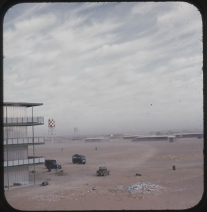 Centre saharien d&rsquo;exp&eacute;rimentations militaires (CSEM) construit par les autorit&eacute;s fran&ccedil;aises coloniales et militaires &agrave; Reggane, Sahara, Alg&eacute;rie, 1960. &copy; Jean-Michel Pinaut / SCA / ECPAD (D-149-2-17).